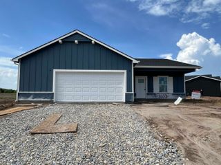 1603 N Emerald Valley Dr, Mulvane, KS 67110