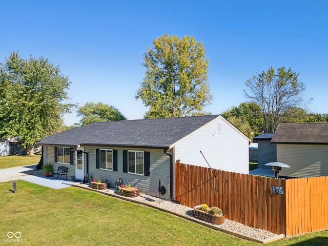 8437 N Sheffield Court, Columbus, IN 47201