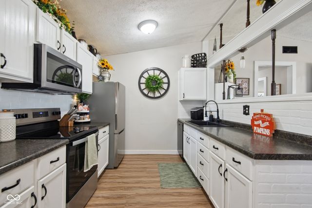 8437 N Sheffield Court, Columbus, IN 47201