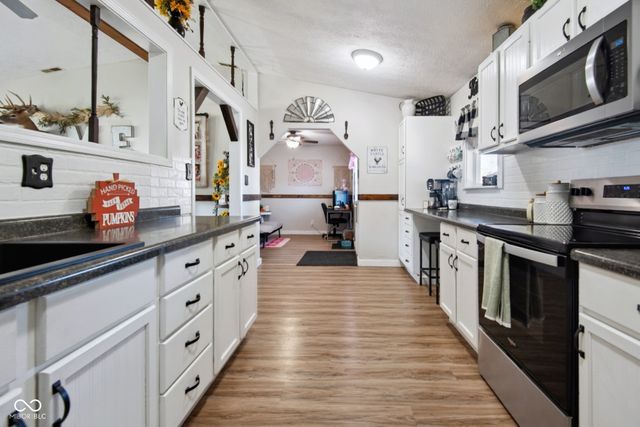 8437 N Sheffield Court, Columbus, IN 47201