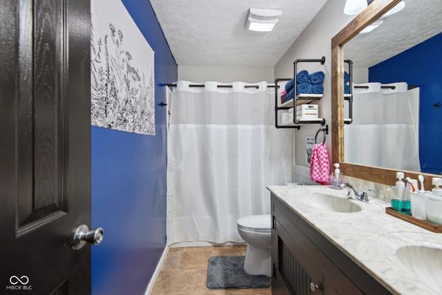 8437 N Sheffield Court, Columbus, IN 47201