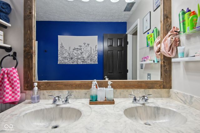 8437 N Sheffield Court, Columbus, IN 47201