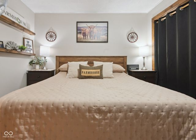 8437 N Sheffield Court, Columbus, IN 47201