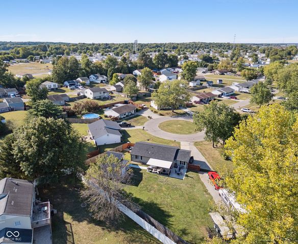 8437 N Sheffield Court, Columbus, IN 47201