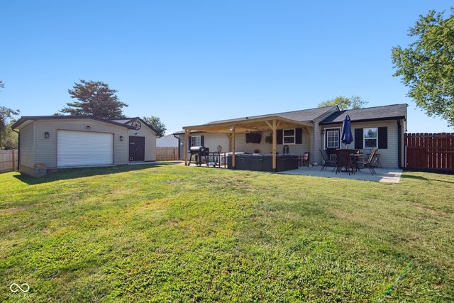 8437 N Sheffield Court, Columbus, IN 47201