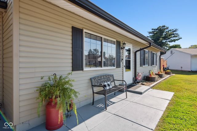 8437 N Sheffield Court, Columbus, IN 47201