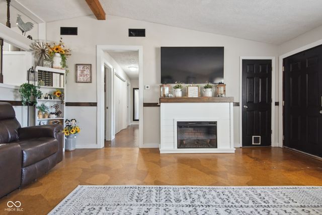 8437 N Sheffield Court, Columbus, IN 47201