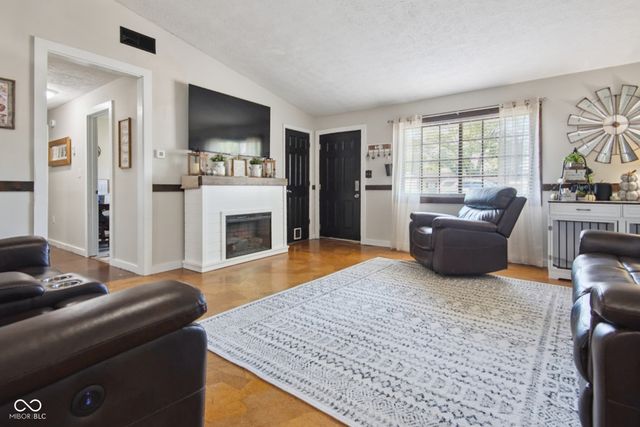 8437 N Sheffield Court, Columbus, IN 47201