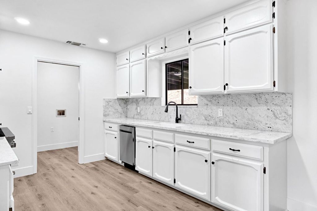 Image 13 of property listing at 23328 Granite Creek Lane, Clovis, CA 93619