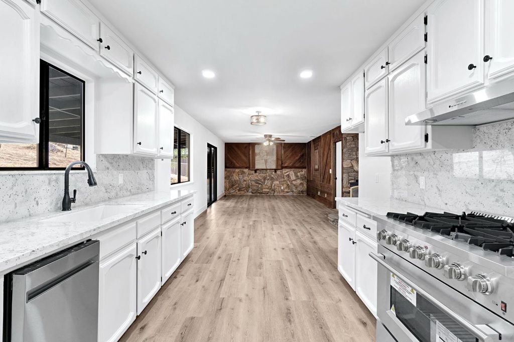 Image 15 of property listing at 23328 Granite Creek Lane, Clovis, CA 93619