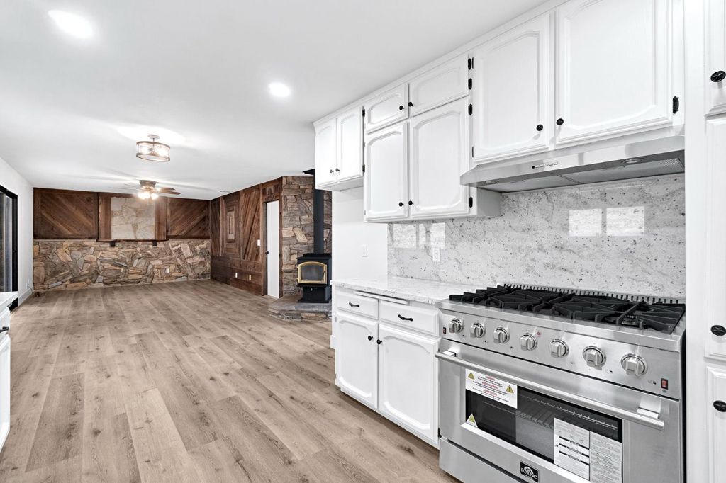 Image 16 of property listing at 23328 Granite Creek Lane, Clovis, CA 93619