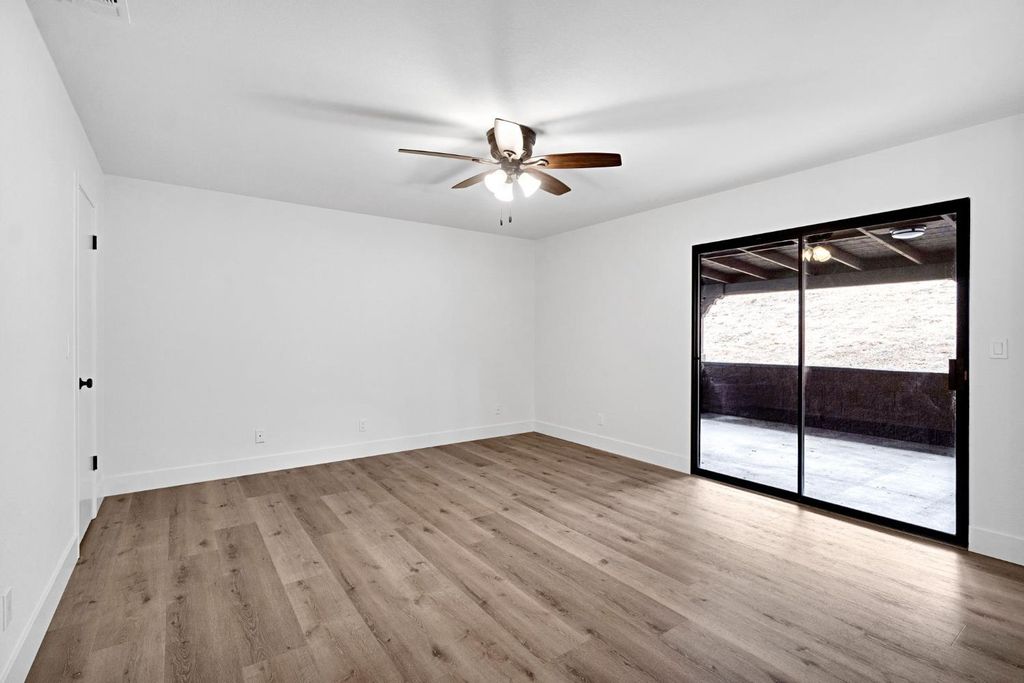 Image 28 of property listing at 23328 Granite Creek Lane, Clovis, CA 93619