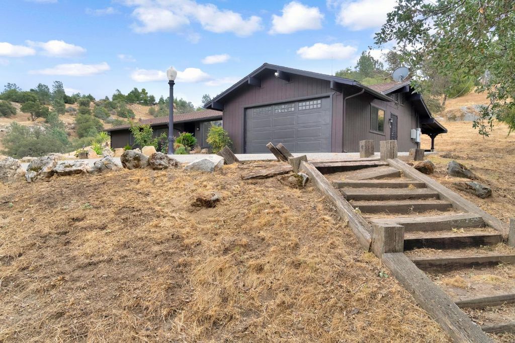 Image 32 of property listing at 23328 Granite Creek Lane, Clovis, CA 93619