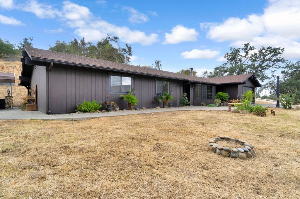 Image 34 of property listing at 23328 Granite Creek Lane, Clovis, CA 93619