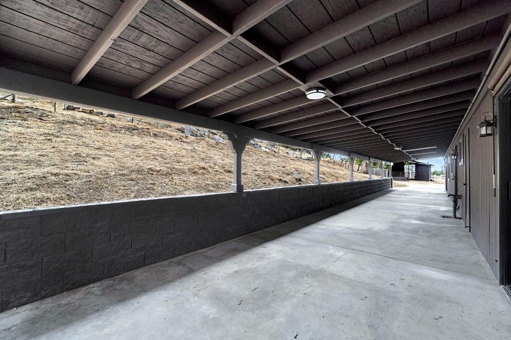Image 36 of property listing at 23328 Granite Creek Lane, Clovis, CA 93619