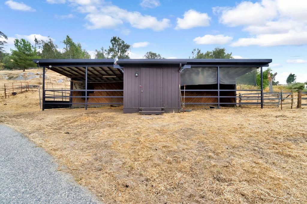 Image 38 of property listing at 23328 Granite Creek Lane, Clovis, CA 93619