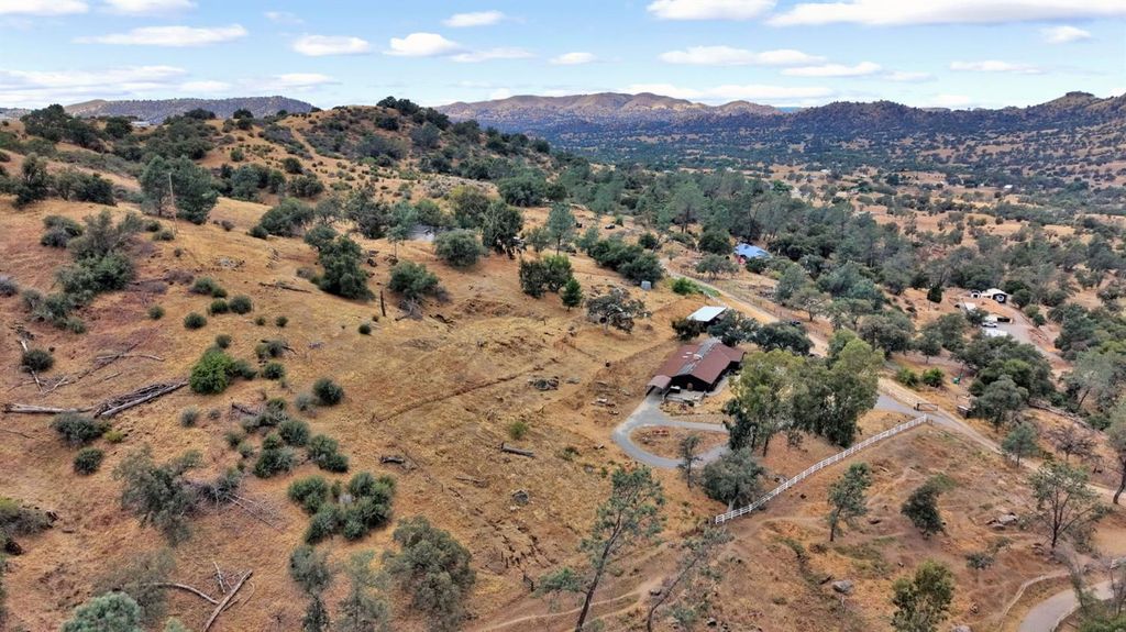 Image 42 of property listing at 23328 Granite Creek Lane, Clovis, CA 93619