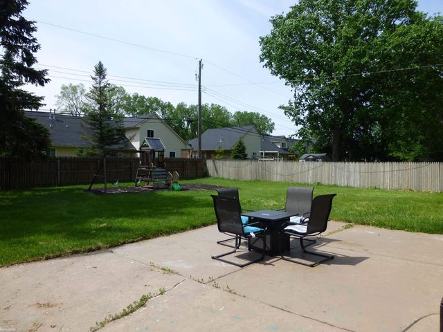5544 Meadow View Street, Sterling Heights, MI 48310