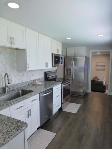 5544 Meadow View Street, Sterling Heights, MI 48310