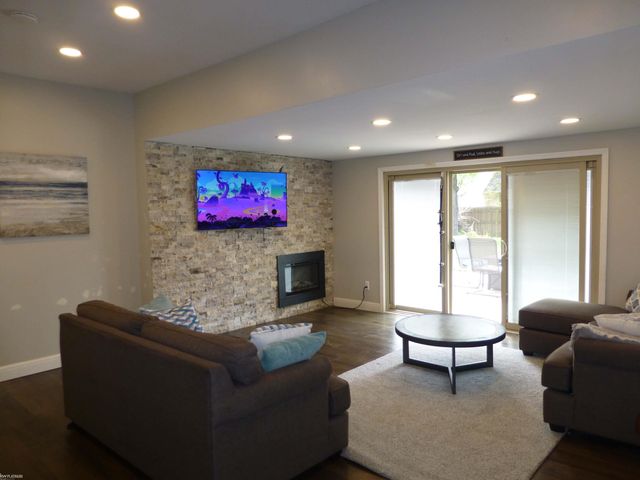 5544 Meadow View Street, Sterling Heights, MI 48310