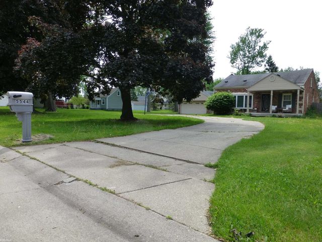 5544 Meadow View Street, Sterling Heights, MI 48310
