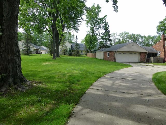 5544 Meadow View Street, Sterling Heights, MI 48310