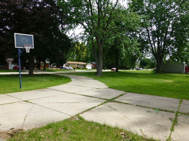 5544 Meadow View Street, Sterling Heights, MI 48310