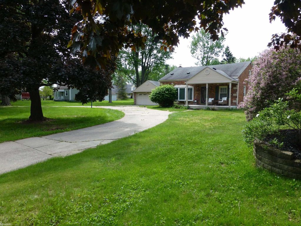 5544 Meadow View Street, Sterling Heights, MI 48310