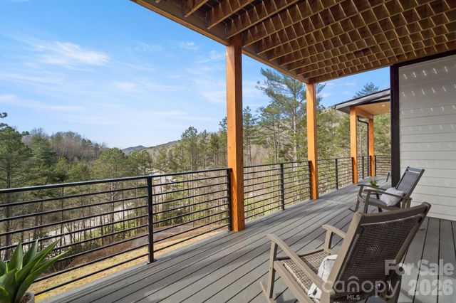 74 Jeranna Road, Mills River, NC 28759