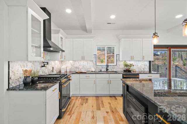 74 Jeranna Road, Mills River, NC 28759