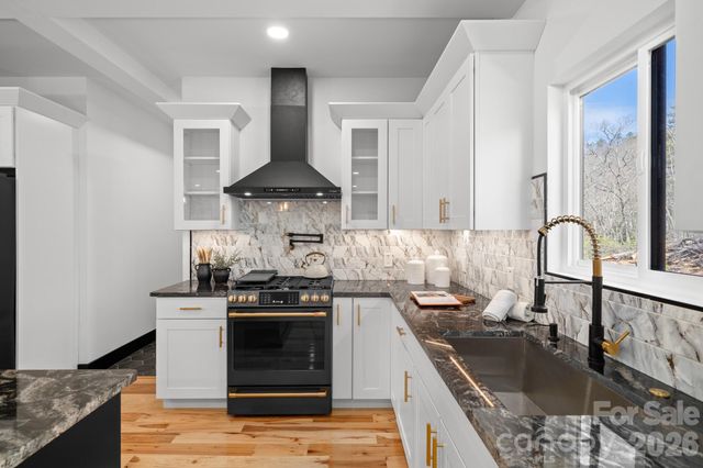 74 Jeranna Road, Mills River, NC 28759