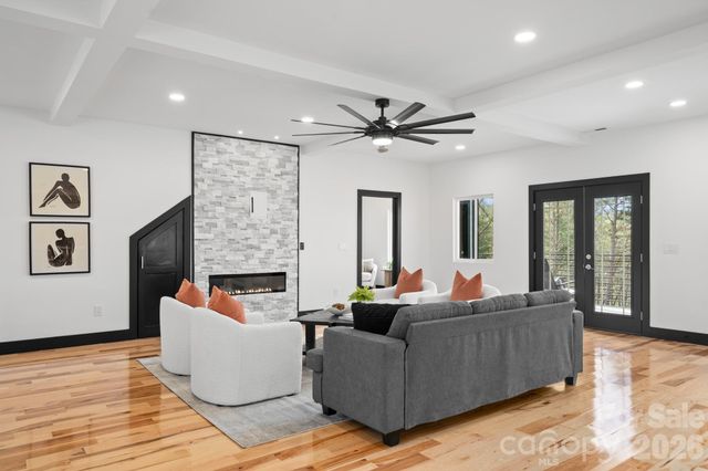 74 Jeranna Road, Mills River, NC 28759