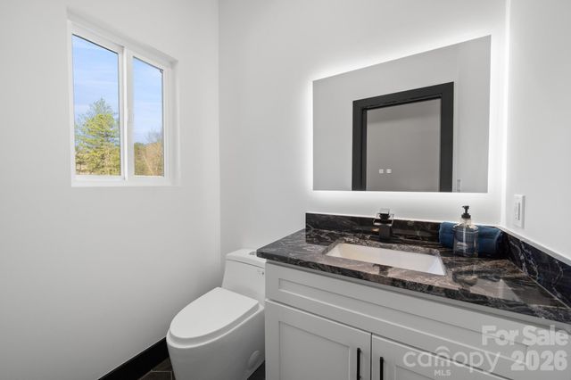 74 Jeranna Road, Mills River, NC 28759