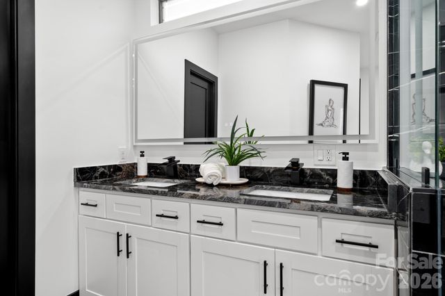 74 Jeranna Road, Mills River, NC 28759