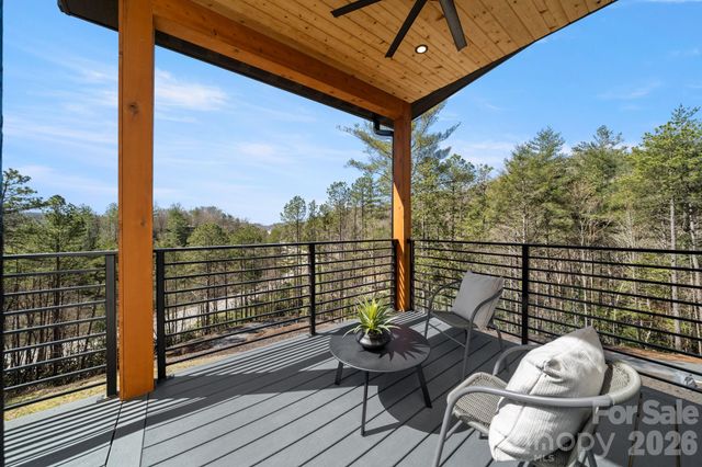 74 Jeranna Road, Mills River, NC 28759