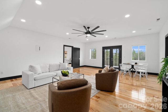 74 Jeranna Road, Mills River, NC 28759