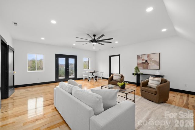 74 Jeranna Road, Mills River, NC 28759
