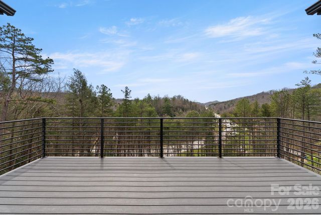 74 Jeranna Road, Mills River, NC 28759