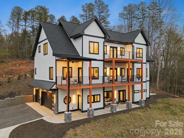 74 Jeranna Road, Mills River, NC 28759
