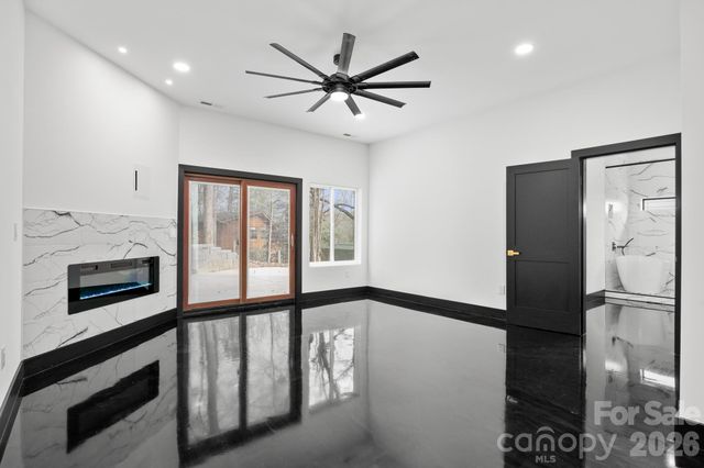 74 Jeranna Road, Mills River, NC 28759