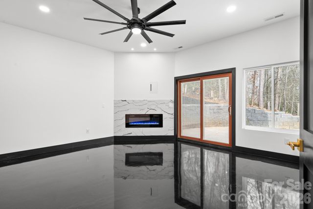 74 Jeranna Road, Mills River, NC 28759