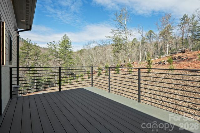74 Jeranna Road, Mills River, NC 28759