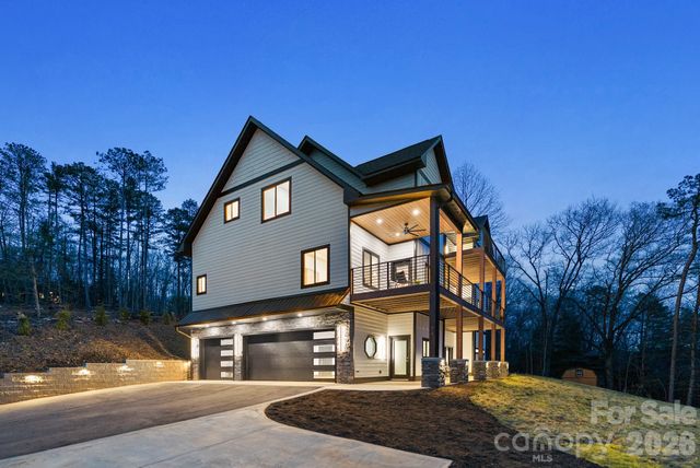 74 Jeranna Road, Mills River, NC 28759