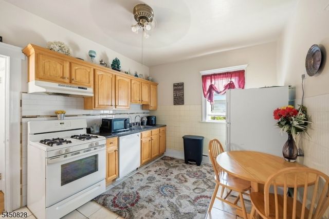 948 Van Houten Ave 1, Clifton City, NJ 07013