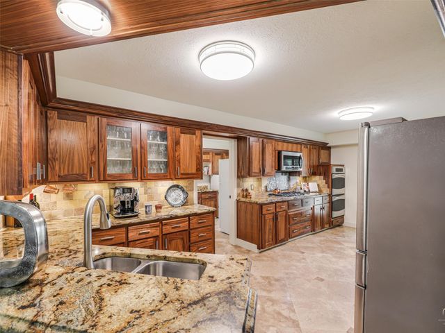 6120 Preston Creek Drive, Dallas, TX 75240