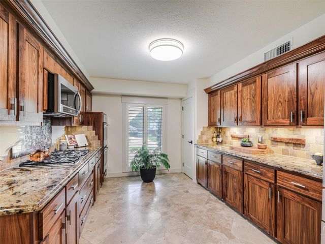 6120 Preston Creek Drive, Dallas, TX 75240