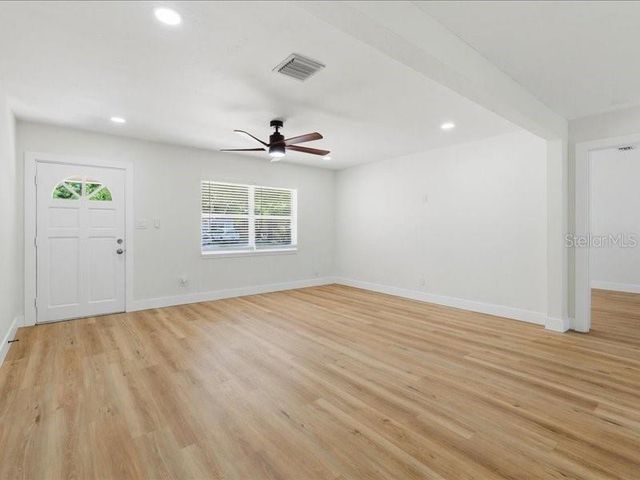 1912 E HANNA AVENUE, Tampa, FL 33610