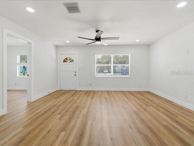 1912 E HANNA AVENUE, Tampa, FL 33610