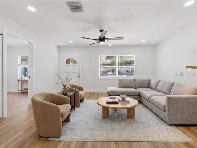 1912 E HANNA AVENUE, Tampa, FL 33610