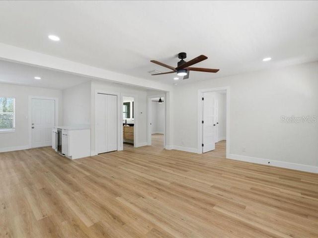 1912 E HANNA AVENUE, Tampa, FL 33610